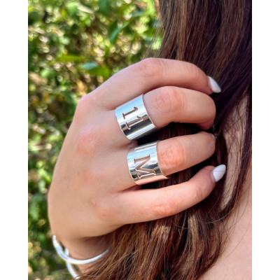 Bague ajourée LETTRE m