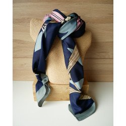 Carré imprimé grandes fleurs bleu