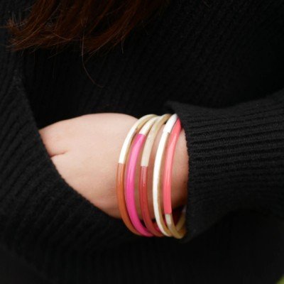 Jonc fin rond en corne de buffle 5 mm, laqué 1 couleur Jonc fin rond en corne de buffle 5 mm, laqué 1 couleur