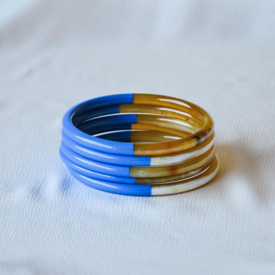 Jonc fin rond en corne de buffle 6 mm, laqué 1 couleur Bleu océan