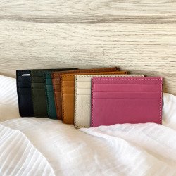 Sélection de porte-cartes en couleurs de style cuir souple et cuir grainé